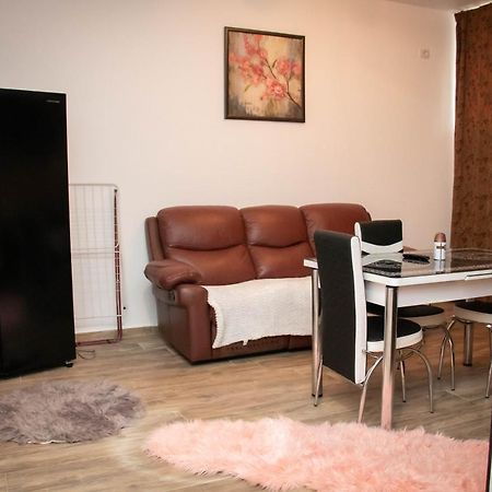 Apartament Capitala Militari Rosu Ngoại thất bức ảnh