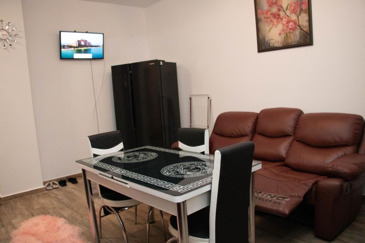 Apartament Capitala Militari Rosu Ngoại thất bức ảnh